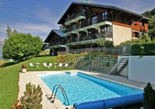 H�tel tout confort avec piscine, sauna, jacuzzi, mini golf id�alement situ� au coeur de l'Espace Diamant pour le d�part de vos randonn�es VTT ou p�destre.